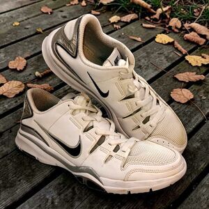 NIKE FREE Women's White & Silver Embroidered Swoosh Sneakers - Size: 8.5